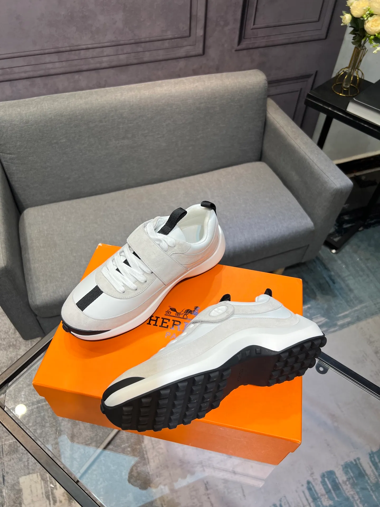 Men's shoes 💰600 Actual photos 🎬 [Hermès] Couple style, official website synchronization Counter quality French Paris catwalk style Simple and classic Imported original fabric Original 1:1 outsole! The highest version on the market! Size: Female 35-41. Male 39-45 (female 41, male 45 customized)
